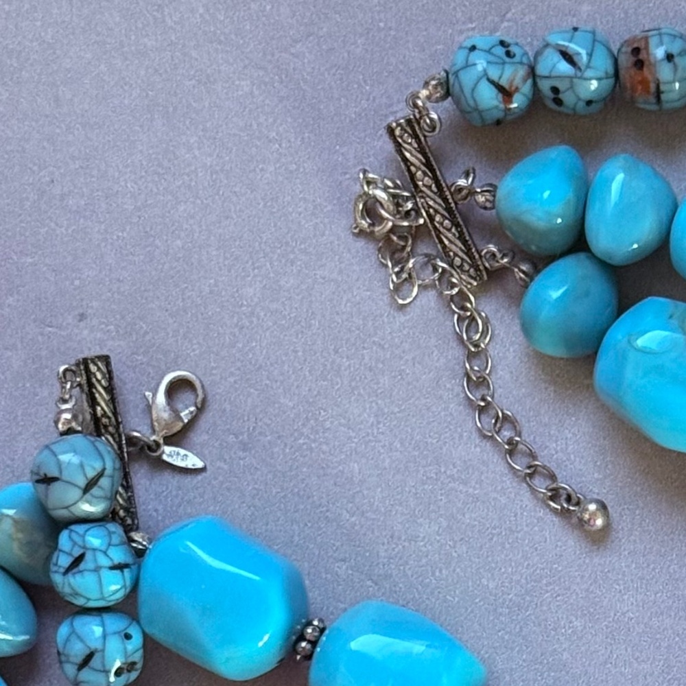 VINTAGE AVON Necklace Triple Strand Chunky Faux Turquoise Beads Silver Accents - Picture 4 of 5